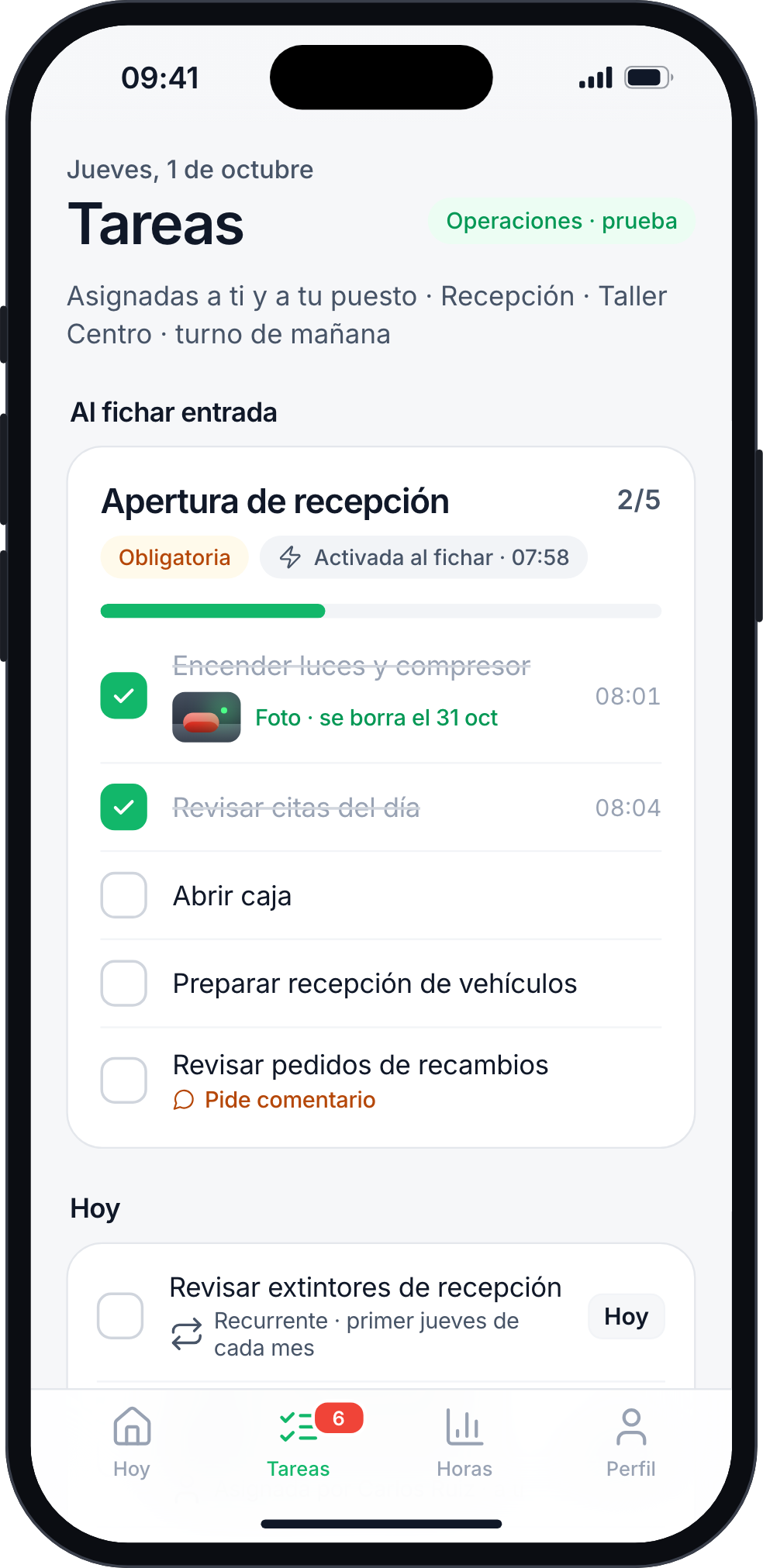 Lista de tareas del día en el móvil del empleado